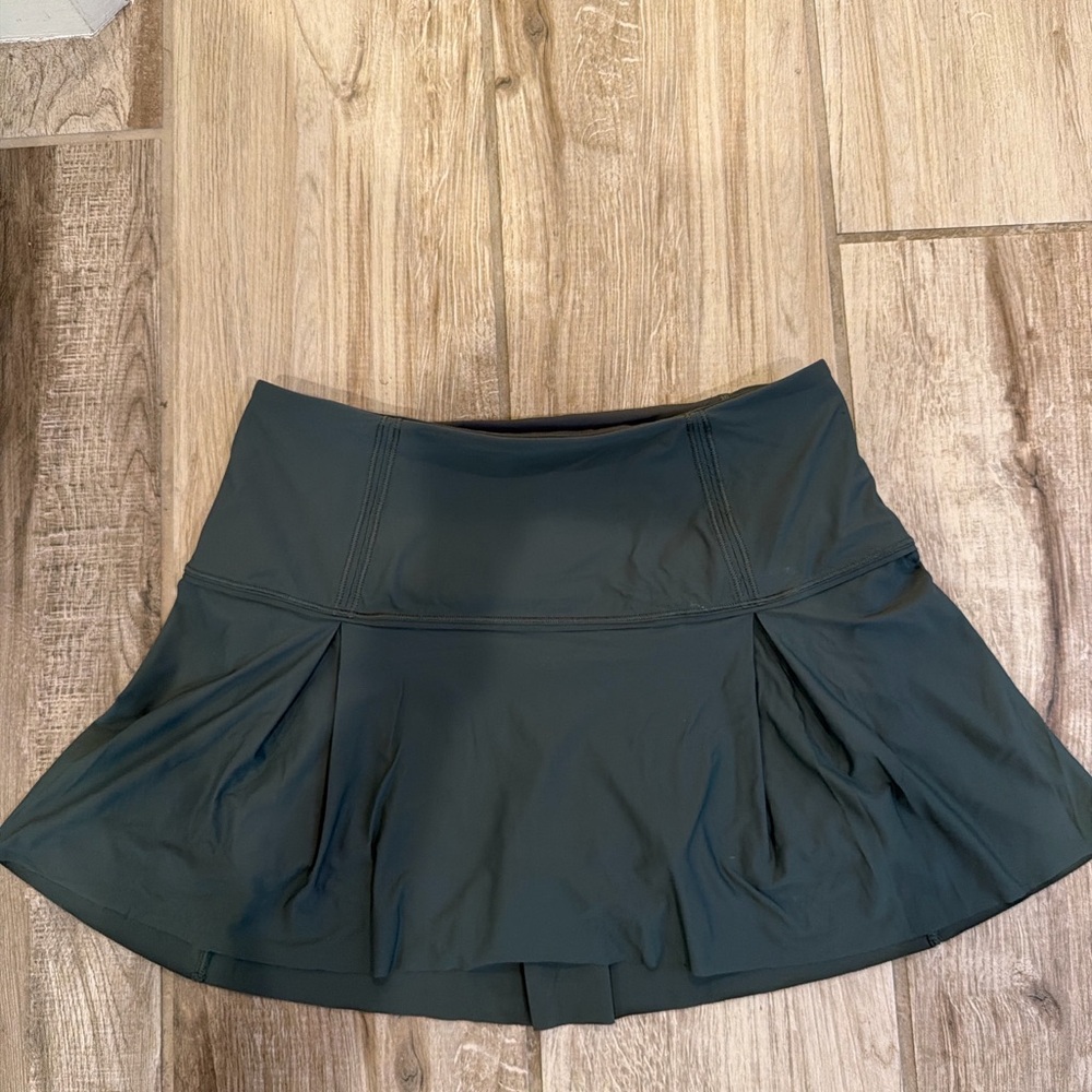 Lululemon Skort Size 6 Dark Green Athletic Tennis Golf Skirt Built-In Shorts